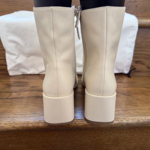 Vince Kaye Bootie Light Beige Leather 9 NWOT - Picture 11 of 14